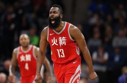 哈登爆冷击败巴塞罗那，出色防守引爆全场！的简单介绍