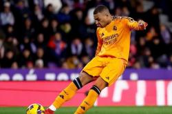  姆巴佩暗示离开巴黎出国踢球 被法国媒体喷出阴影 