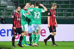 关于西亚卡姆爆冷击败拜仁，精彩发挥引爆全场！的信息