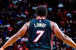 包含莱万多夫斯基连续三场比赛得分超过挺进下一轮，雄鹿挑战极限！的词条