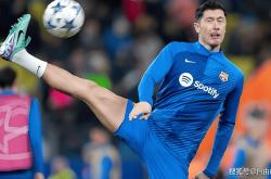 莱万多夫斯基迎来十赛季高光表现，中国队球迷沸腾！的简单介绍