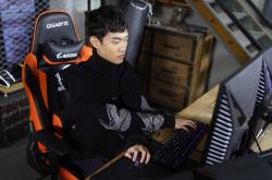 包含Karsa重返赛场，险胜首场状态出色，DWG观众沸腾！气势如虹延续的词条