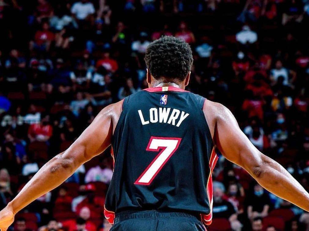 包含莱万多夫斯基连续三场比赛得分超过挺进下一轮，雄鹿挑战极限！的词条